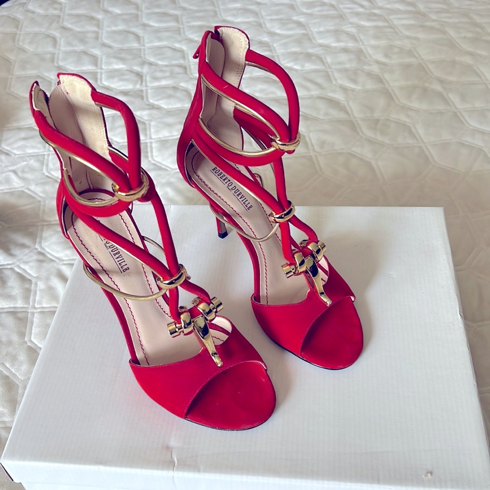 Red and gold party shoes . Made in Brazil with the best suede leather sole